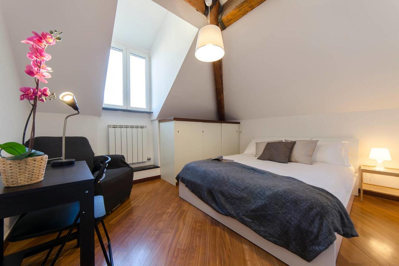 Hintown Privilege Flat *